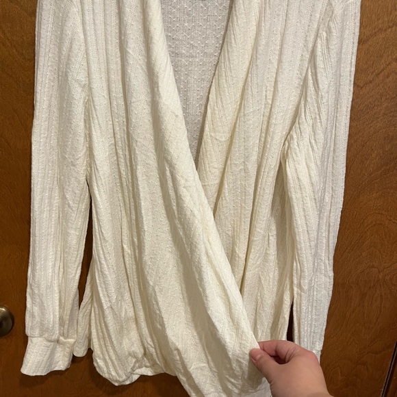 ANTHROPOLOGIE Maeve off white textured long sleeve faux wrap top - Picture 4 of 5